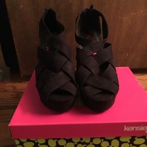 NEW! Kenzie Girl Gavin Wedges Black